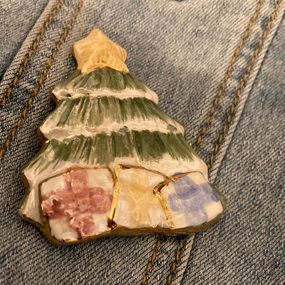 Christmas tree porcelain brooch